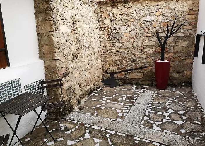 La Casa Roja Del Alto Tajo