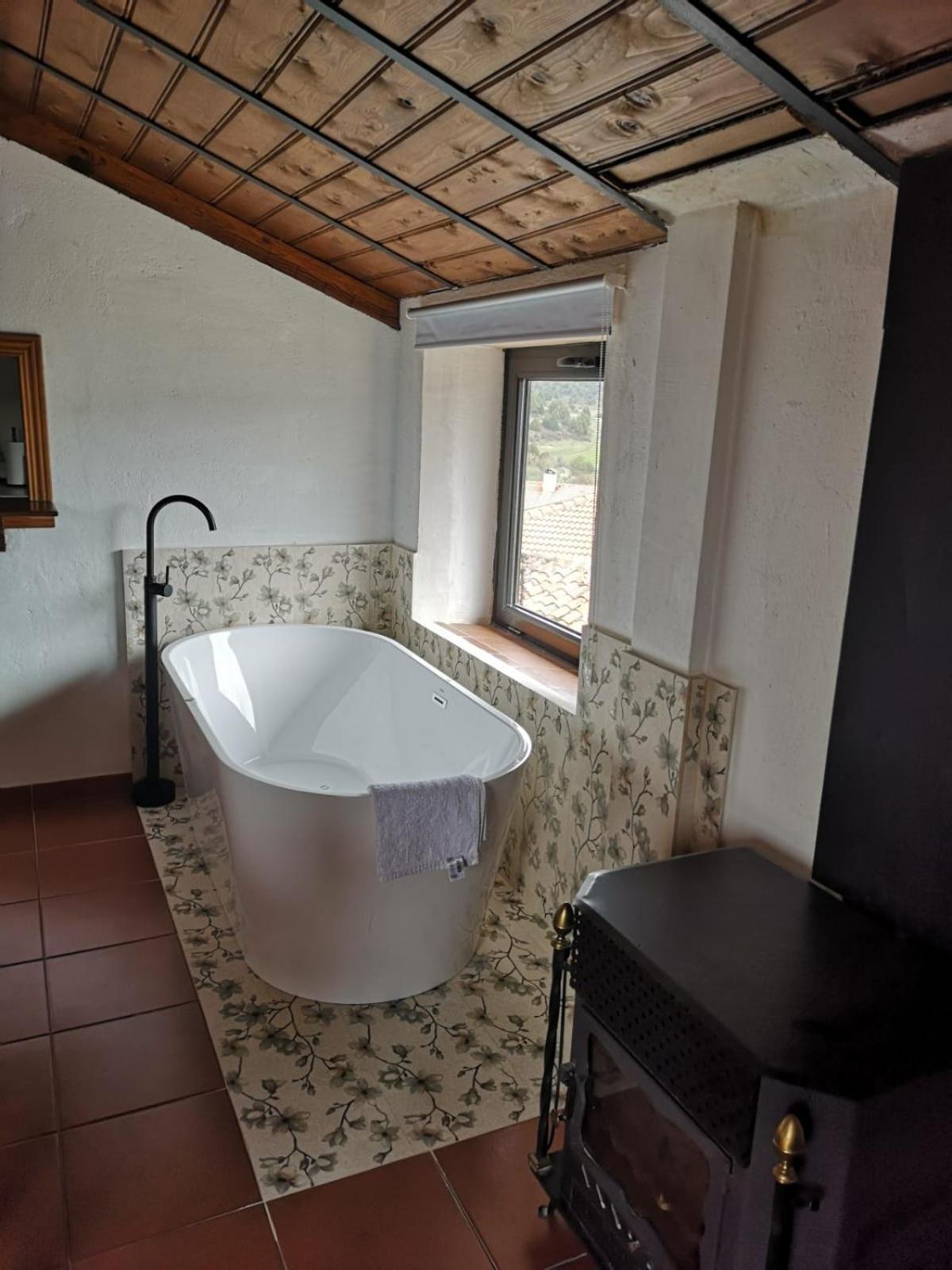 La Casa Roja Del Alto Tajo